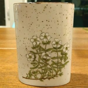 Vintage Counterpoint Wall Pocket